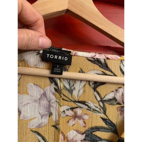 Torrid Sze 1 14/16 Gorgeous Floral Shirt Puff Sleeve Box  PLeated Front Boho EUC - Picture 4 of 5